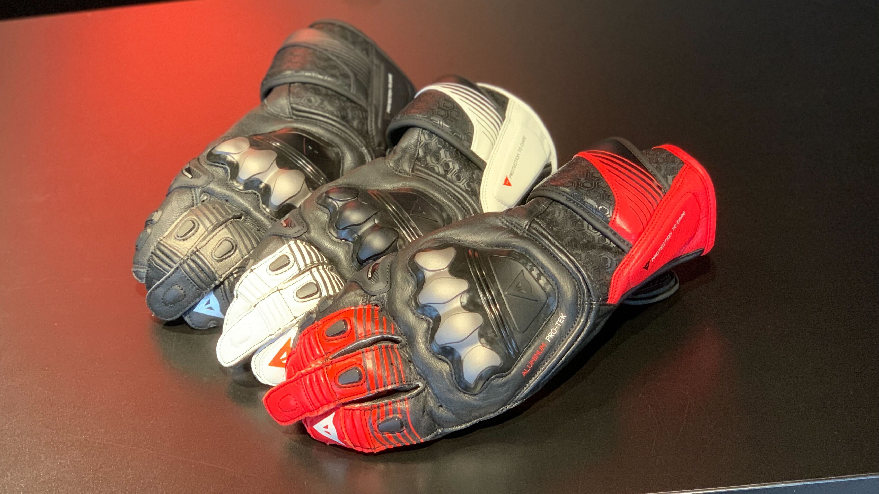 新たな定番となるか？新作レーシンググローブ